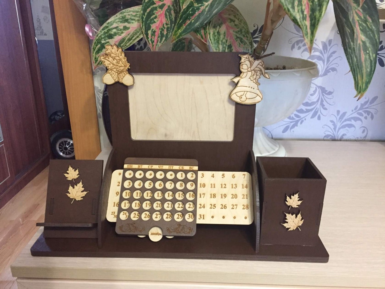 Desk Organizer with Perpetual Calendar Photo Frame and Mobile Holder Laser Cut File