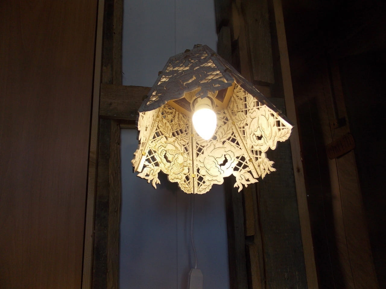 Laser Cut Scroll Saw Pattern Decorative Wall Lamp