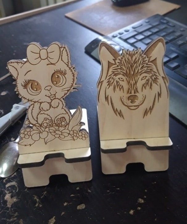Wolf and Kitty Mobile Phone Stands Laser Cut File
